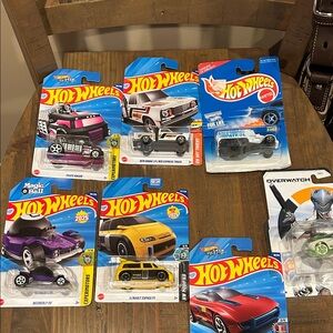 Hot Wheels Vibrant Toy Car Set 7 cars. New in package.